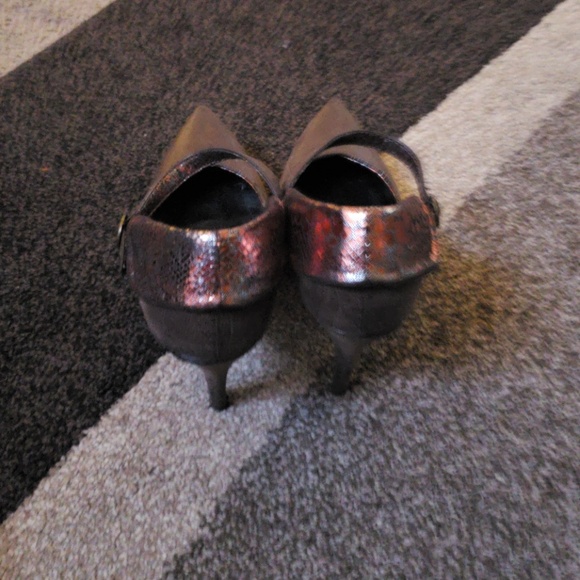 Heels - Picture 3 of 3